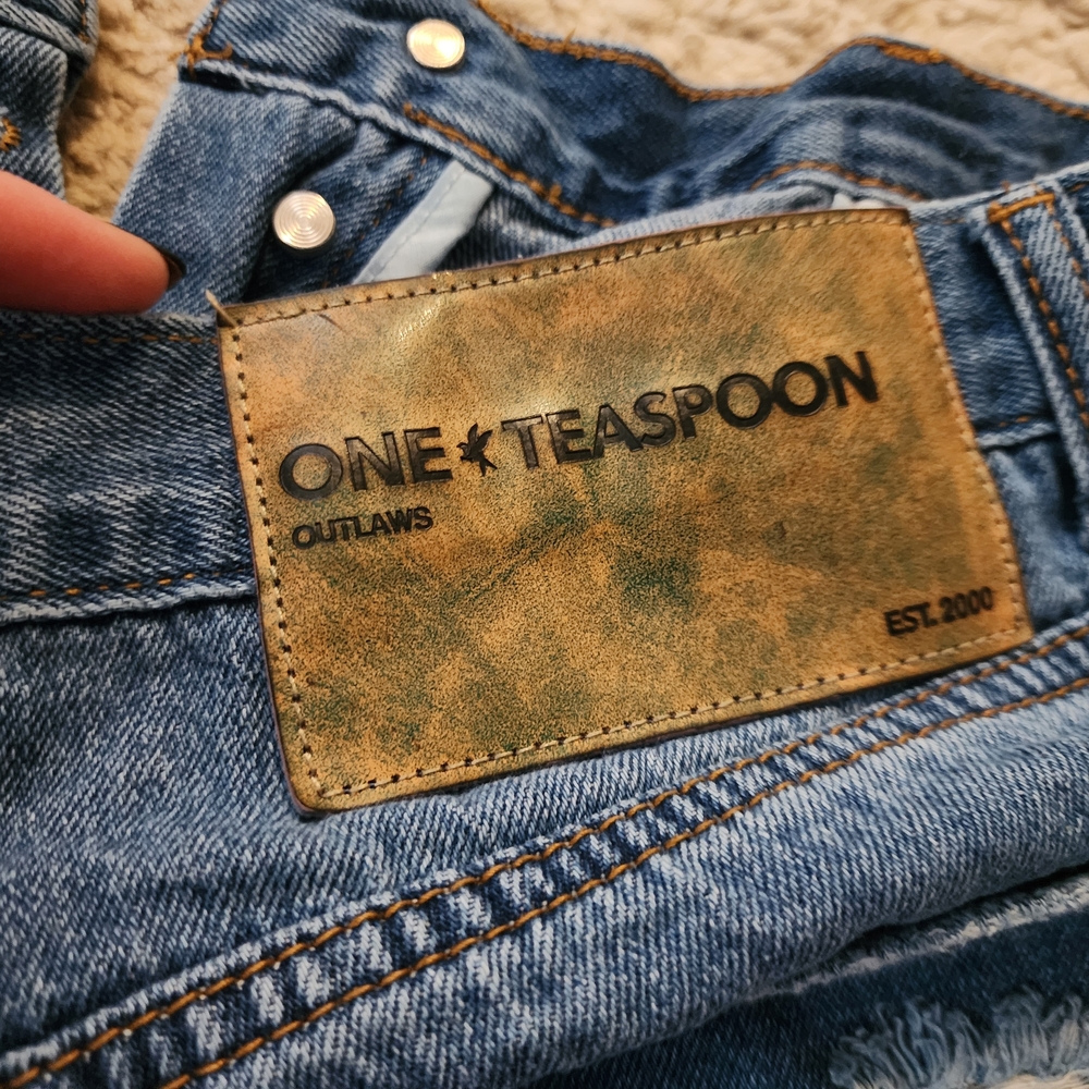 One Teaspoon Denim OUTLAWS SHORTS SIZE: 28